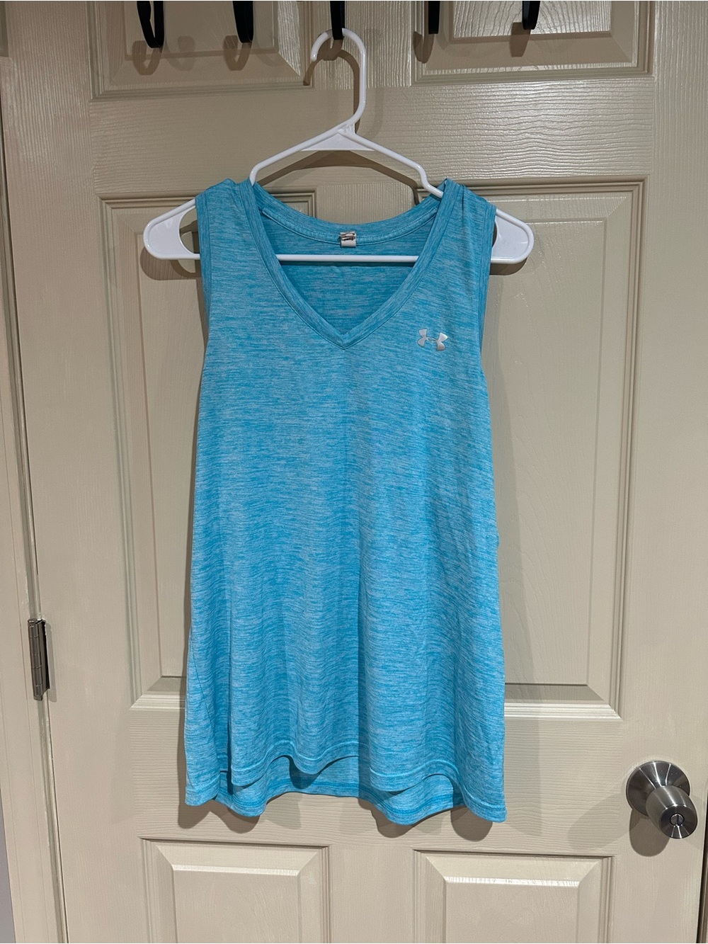 Under Armour Women’s Aqua Blue V-Neck Loose Heat Gear Athletic Tank